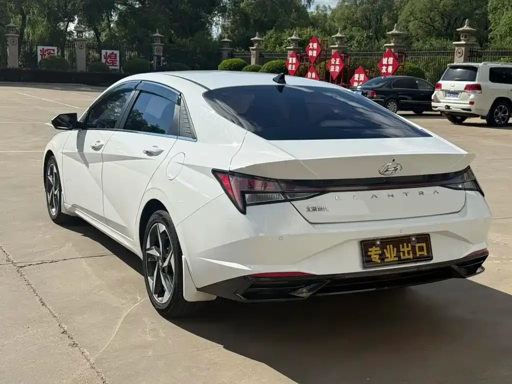 Hyundai Elantra — фото 10