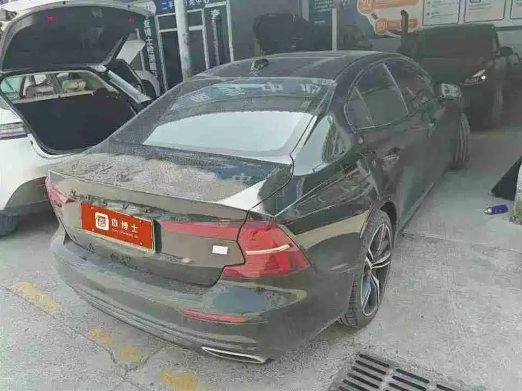 Volvo S60 PHEV 2021 из CN, фото 3