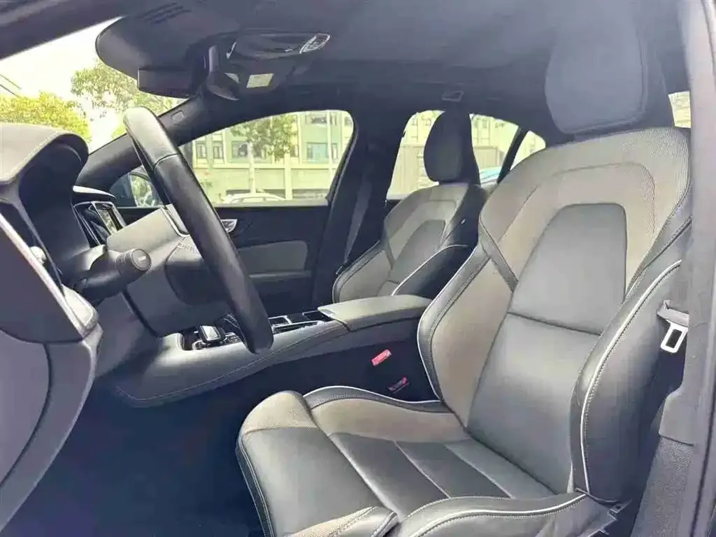 Volvo S60 PHEV 2021 из CN, фото 4