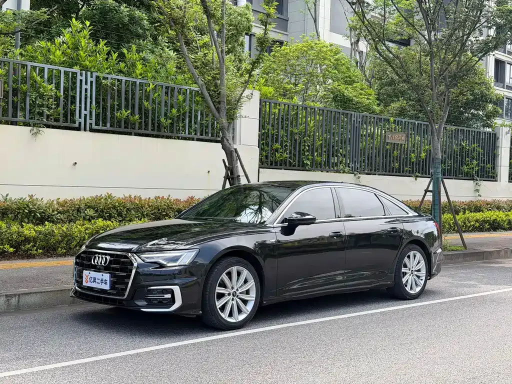 Audi A6L — фото 1