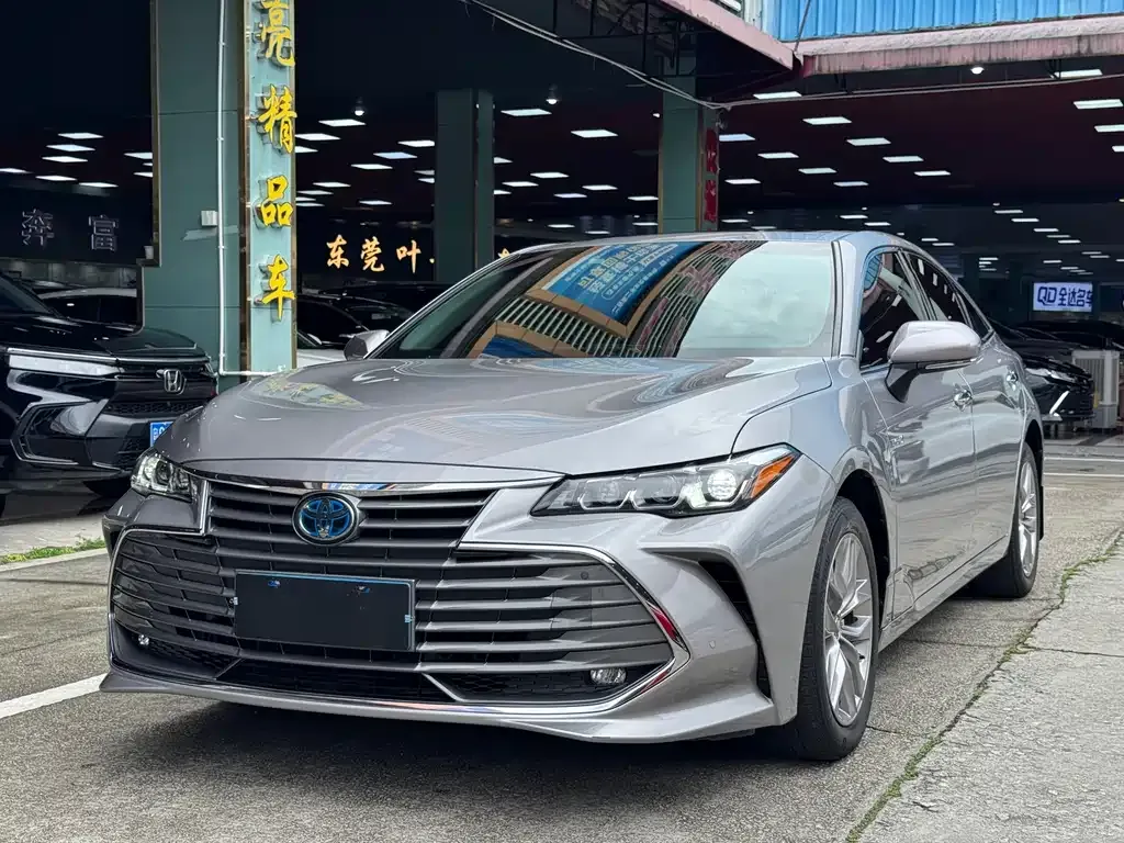 Toyota Avalon — фото 1