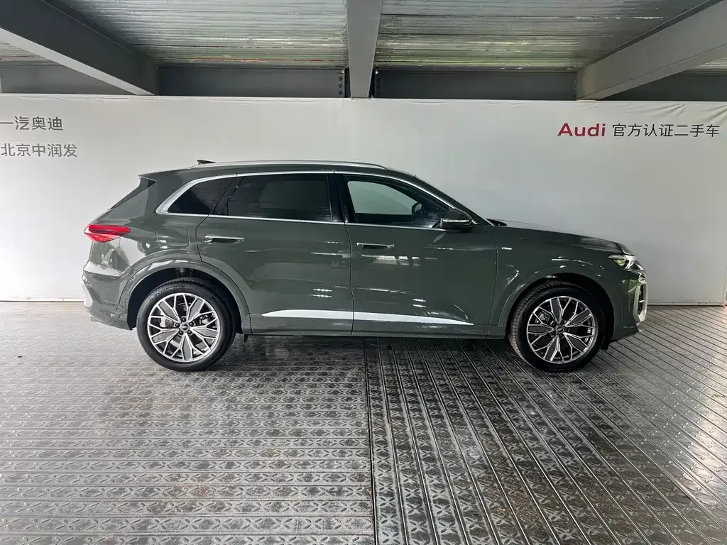 Audi Q5L — фото 10