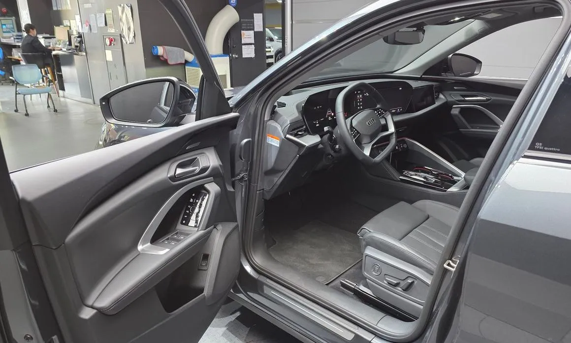Audi Q5 2025 из KR, фото 8