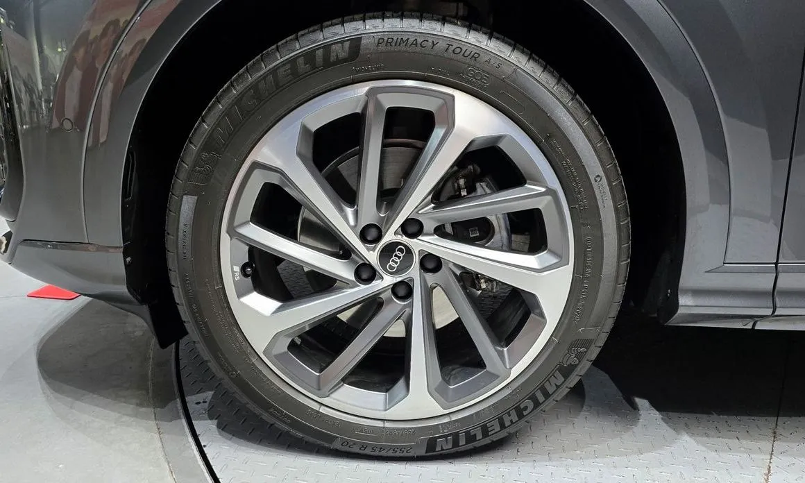 Audi Q5 2025 из KR, фото 9