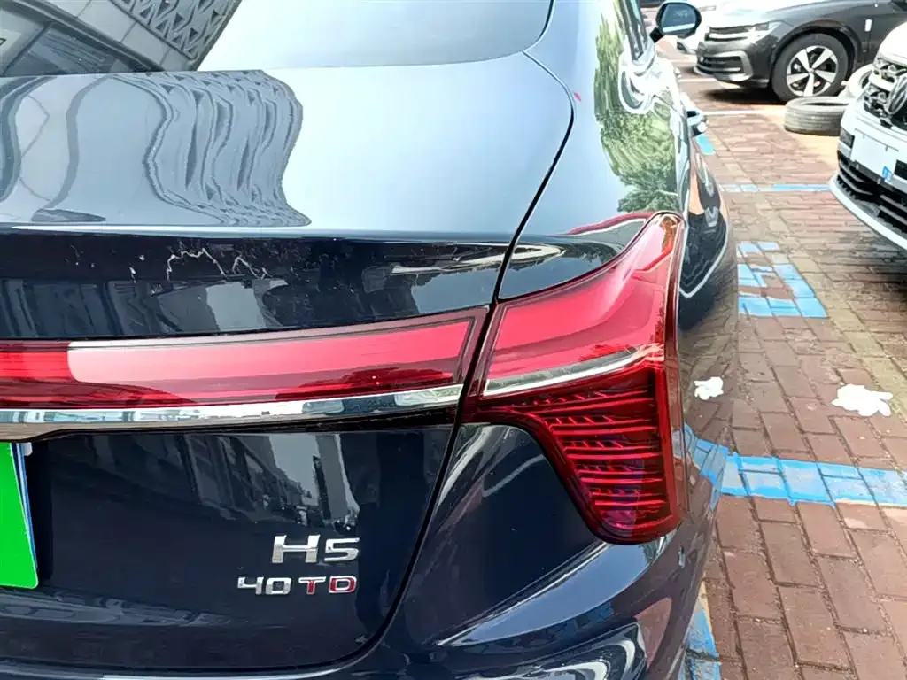 Hongqi H5 — фото 9
