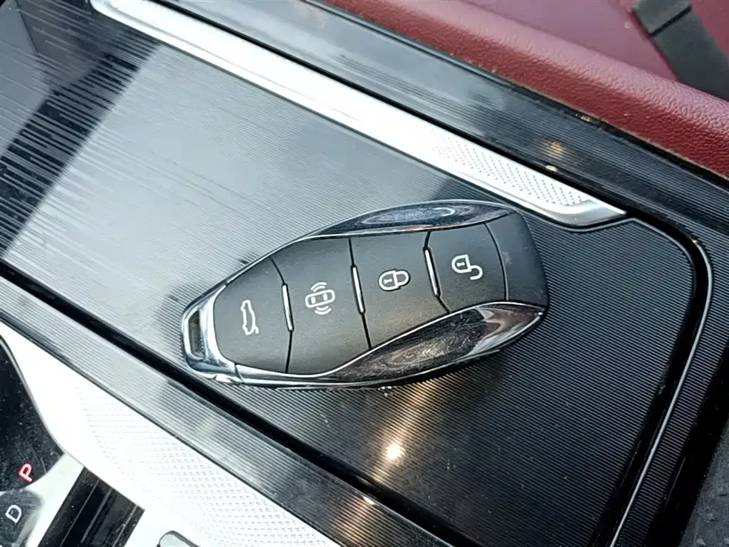 Hongqi H5 — фото 10