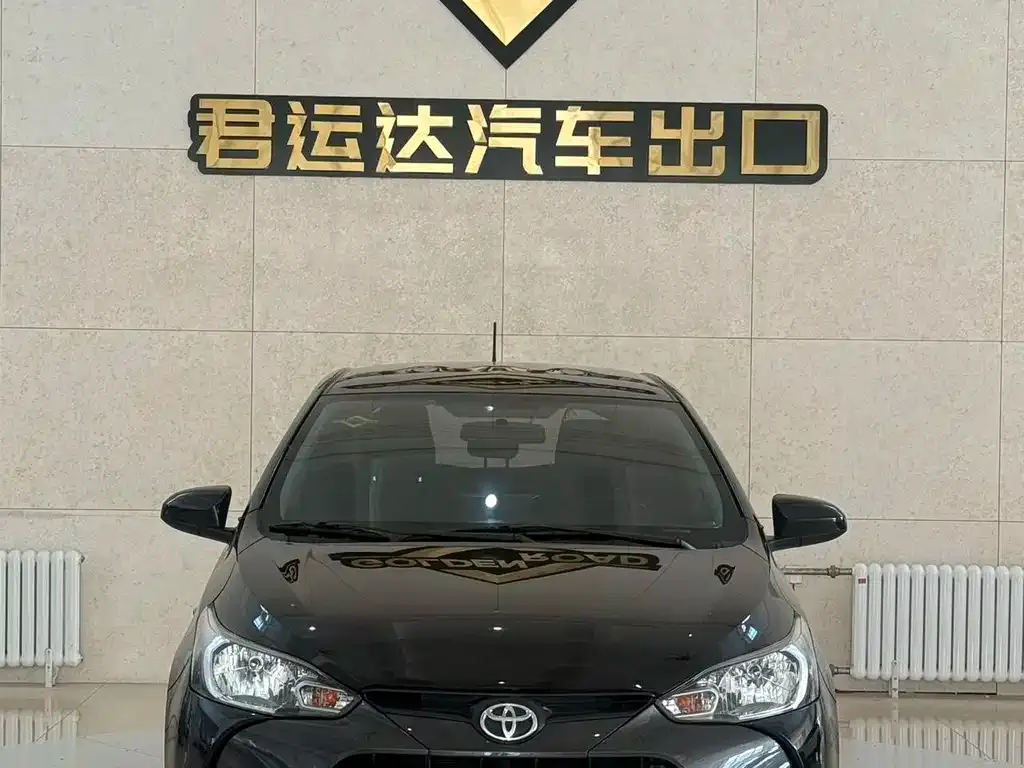 Toyota Yaris L — фото 1
