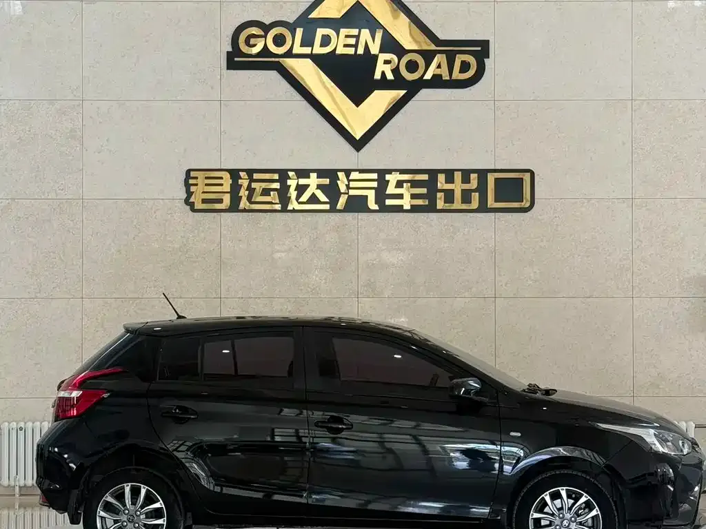 Toyota Yaris L — фото 10
