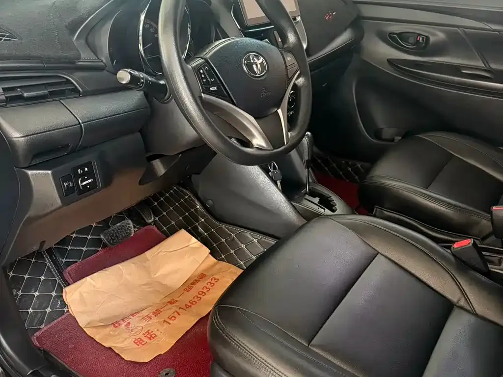 Toyota Yaris L — фото 4