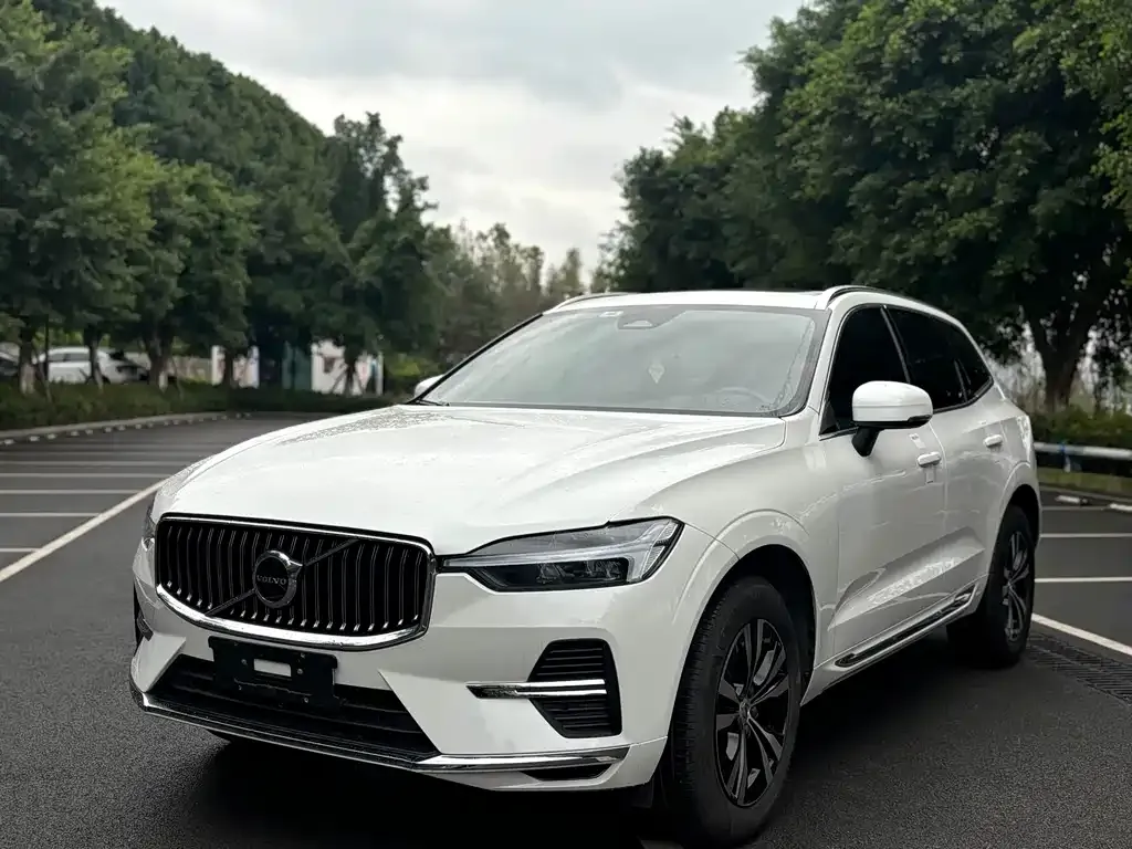 Volvo XC60 — фото 1
