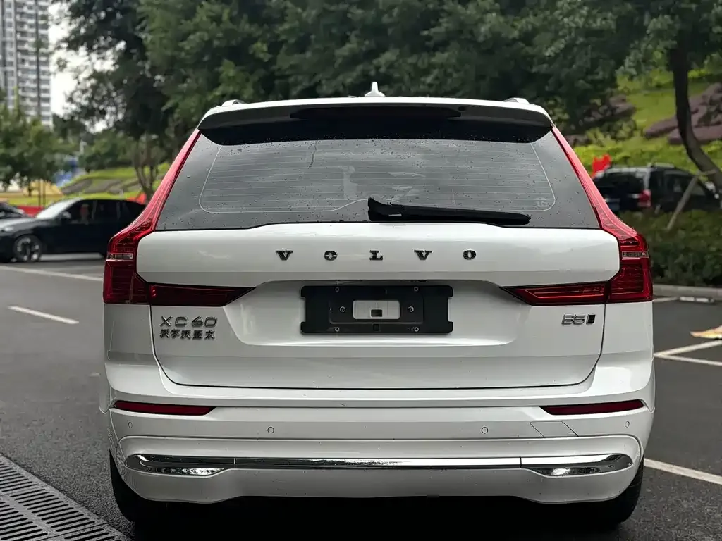 Volvo XC60 — фото 8