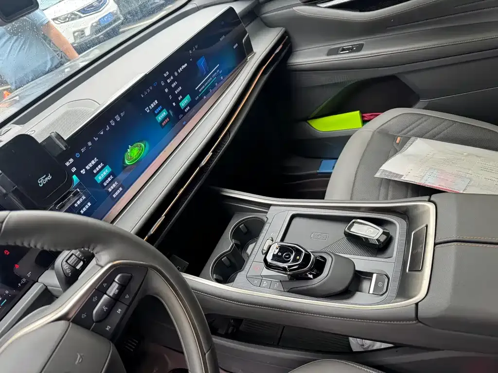 Ford Edge — фото 10
