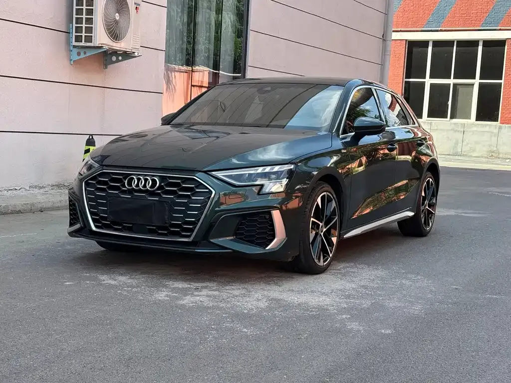 Audi A3 — фото 1