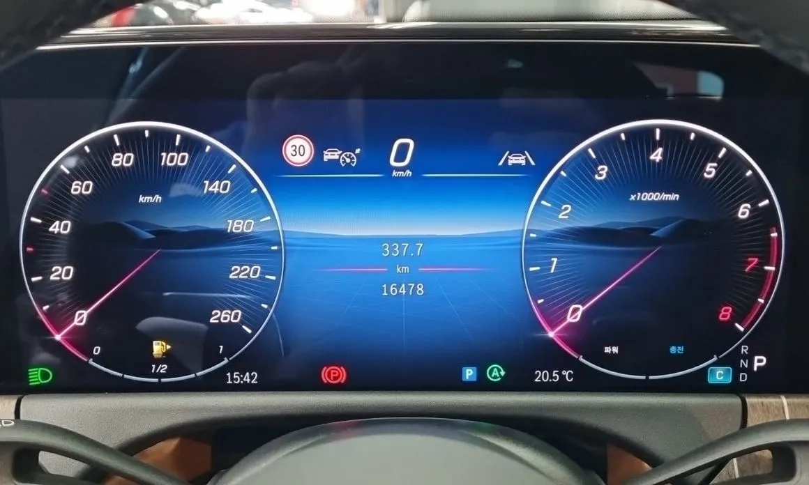 Mercedes-Benz E-Class 2024 из KR, фото 2