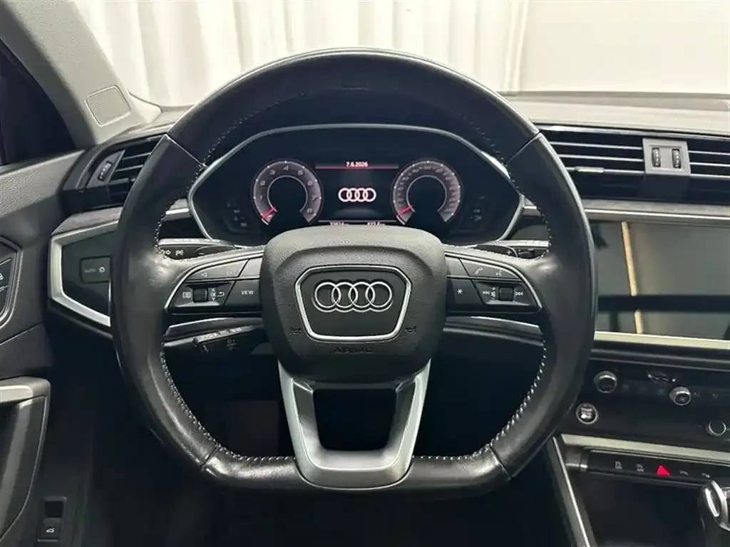Audi Q3 — фото 7