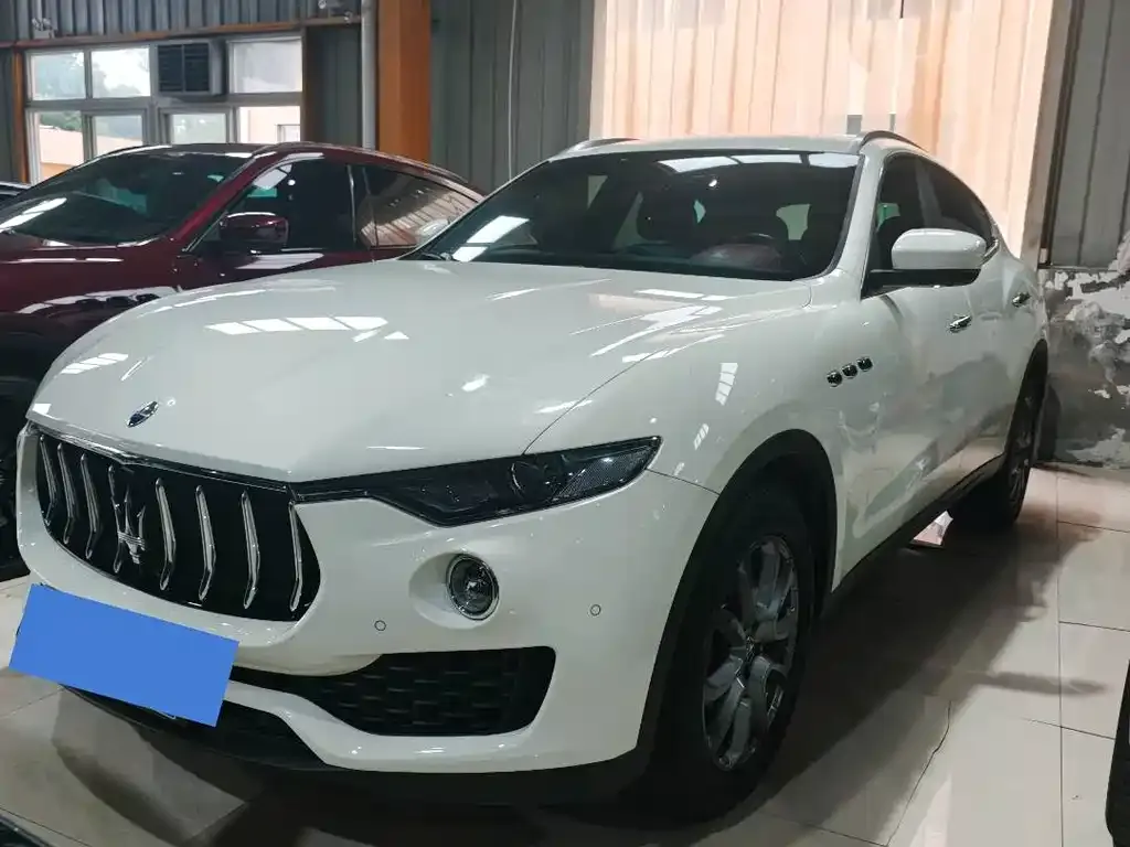 Maserati Levante — фото 1