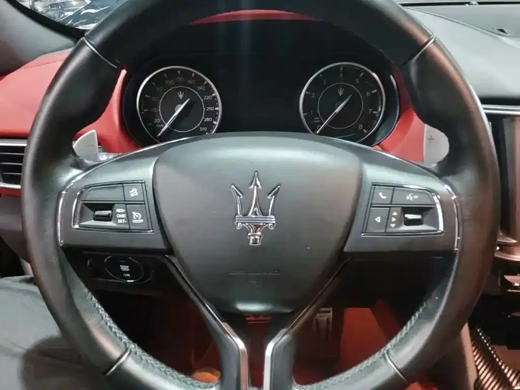 Maserati Levante — фото 4