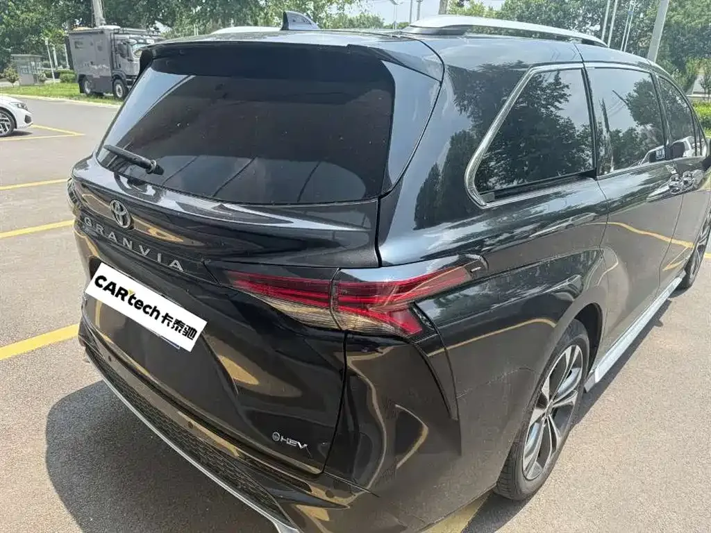 Toyota Granvia — фото 6
