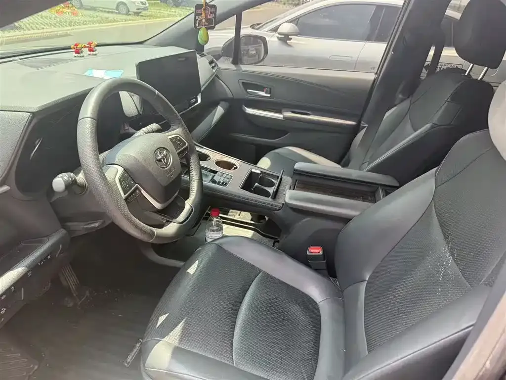 Toyota Granvia — фото 4