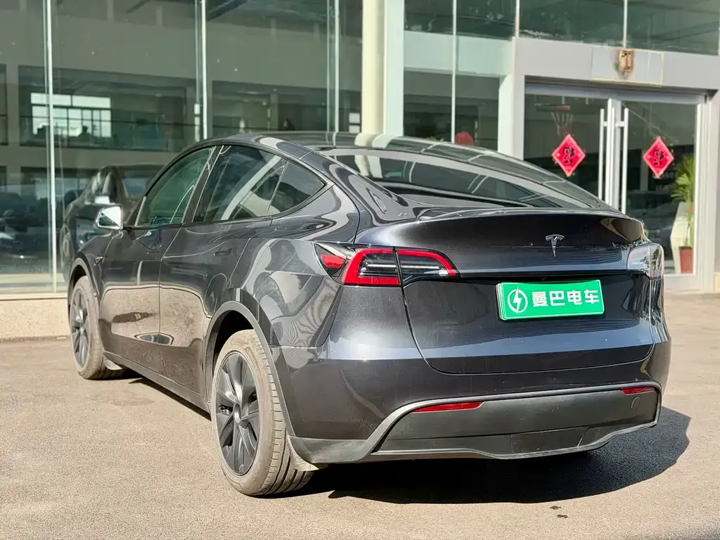 Tesla Model Y — фото 4