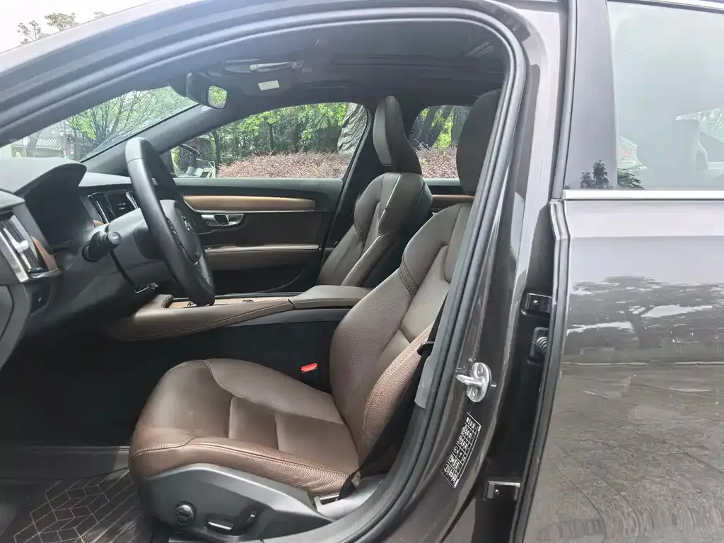Volvo S90 2024 из CN, фото 5