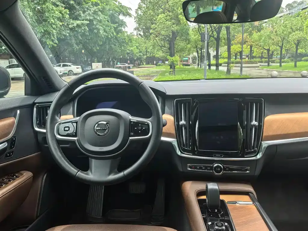 Volvo S90 2024 из CN, фото 2
