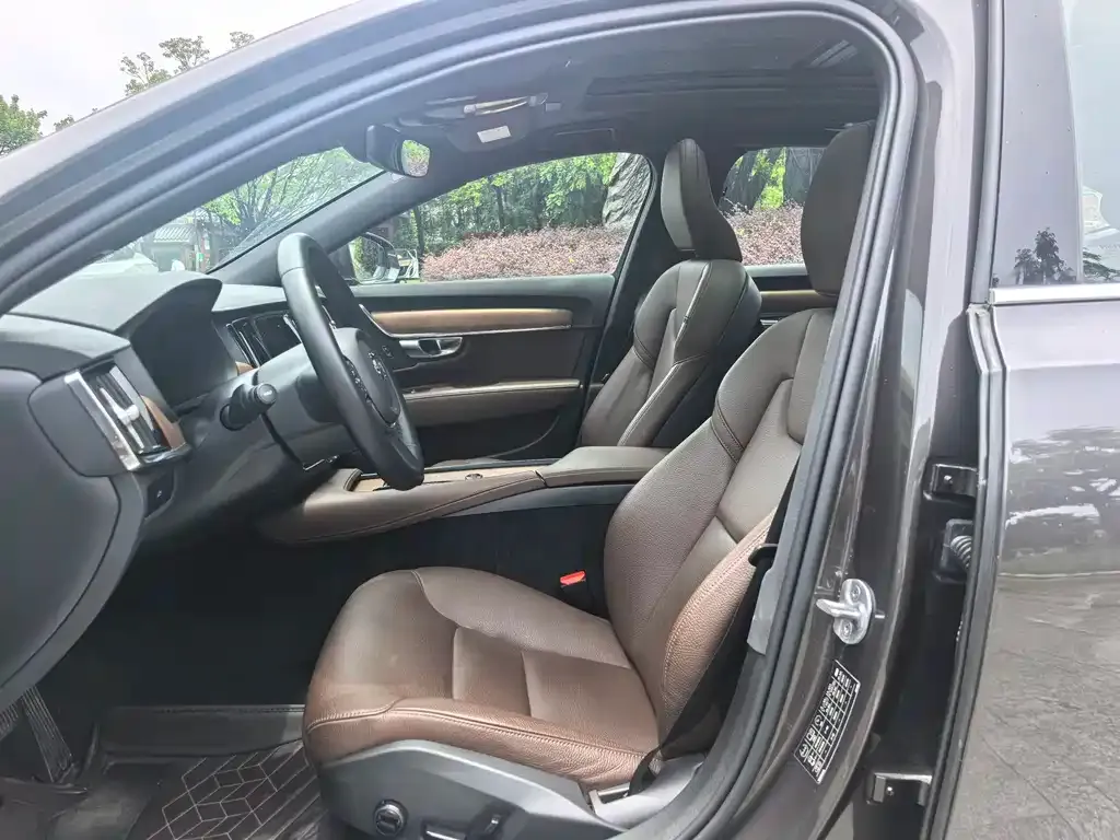 Volvo S90 2024 из CN, фото 6