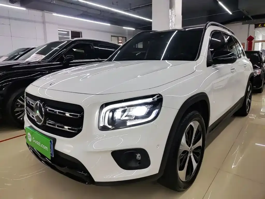Mercedes-Benz GLB — фото 1