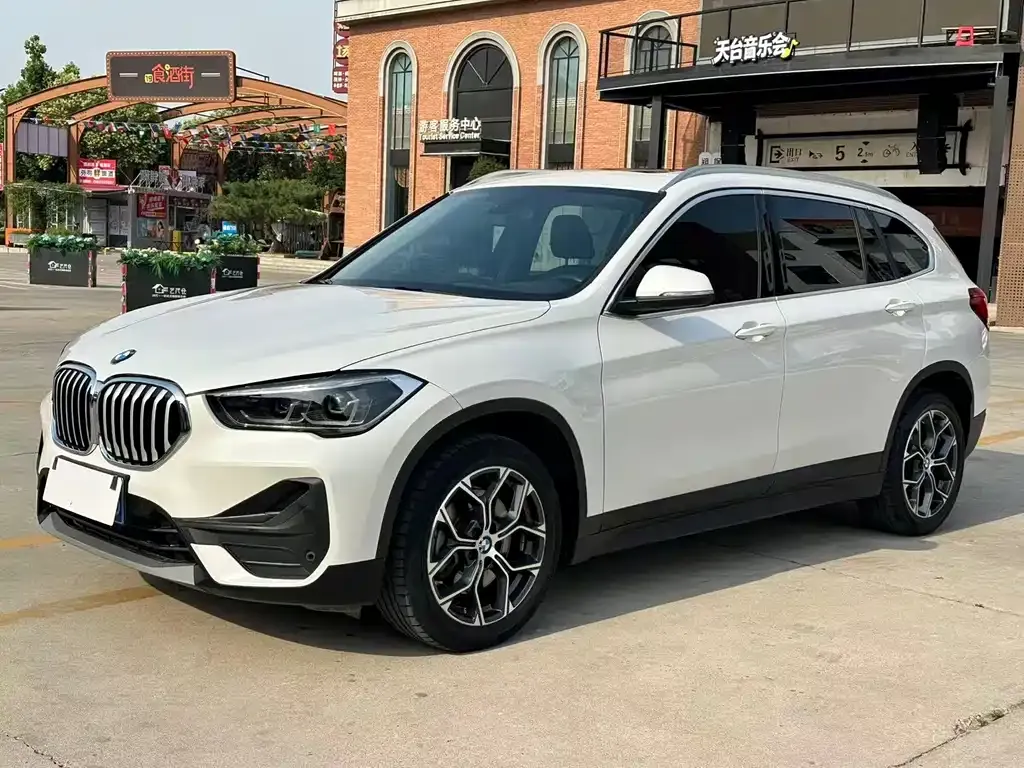 BMW X1 — фото 1