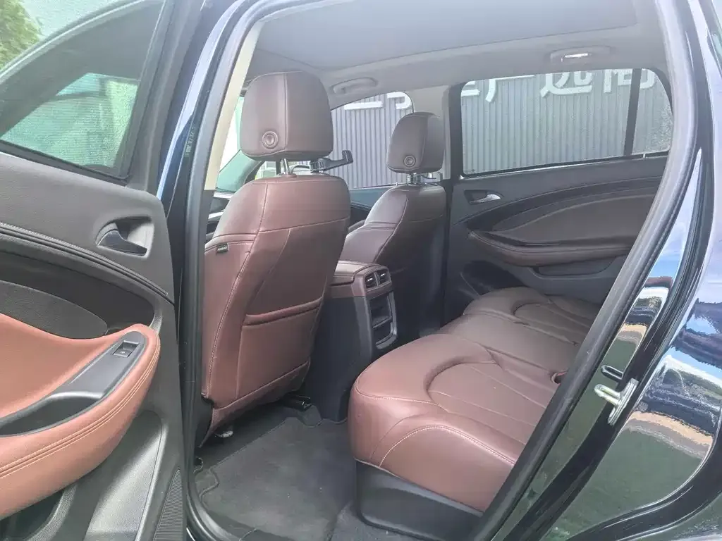 Buick Envision Plus — фото 10