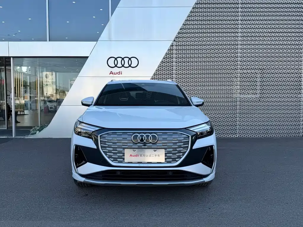 Audi Q4 e-tron — фото 3