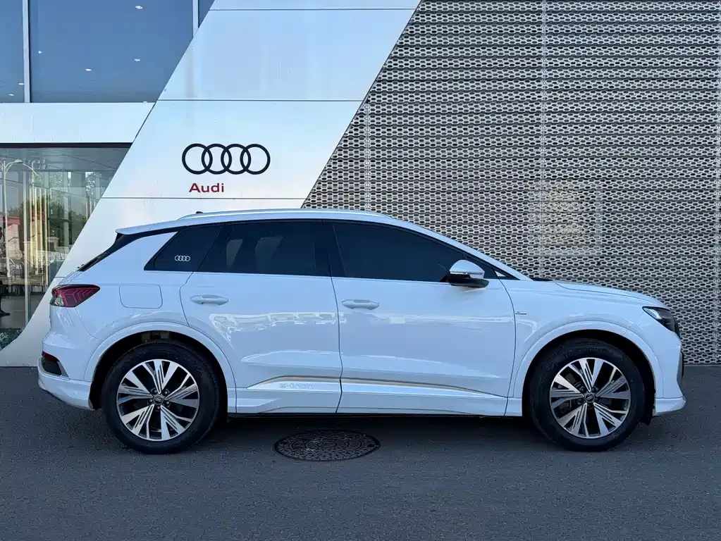 Audi Q4 e-tron — фото 8