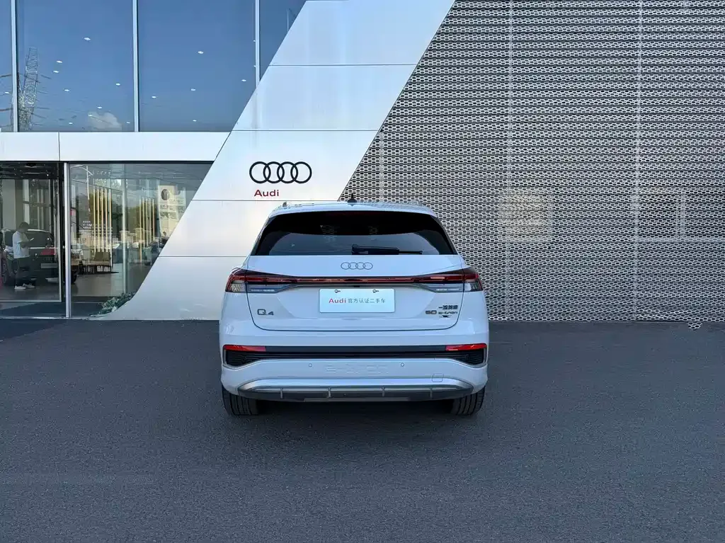 Audi Q4 e-tron — фото 9
