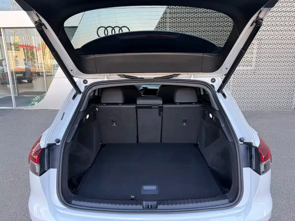 Audi Q4 e-tron — фото 4