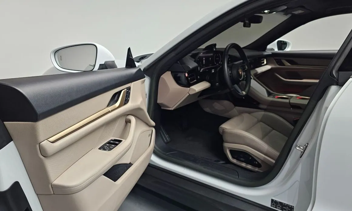 Porsche Taycan 2023 из KR, фото 10