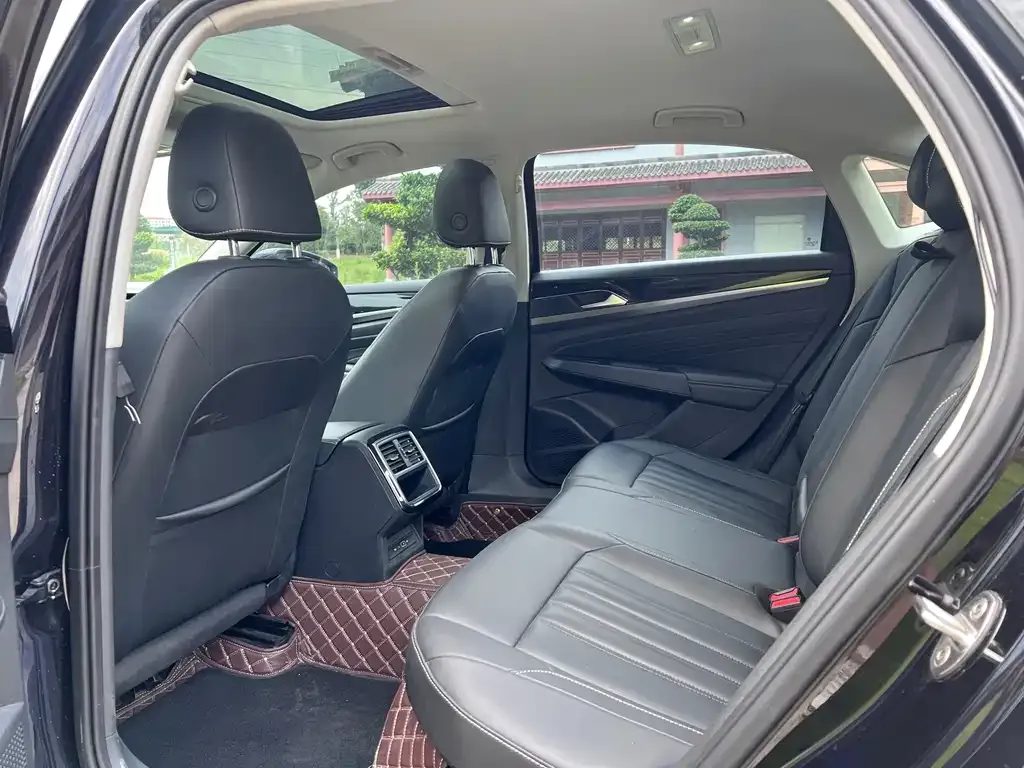 Volkswagen Passat 2022 из CN, фото 2