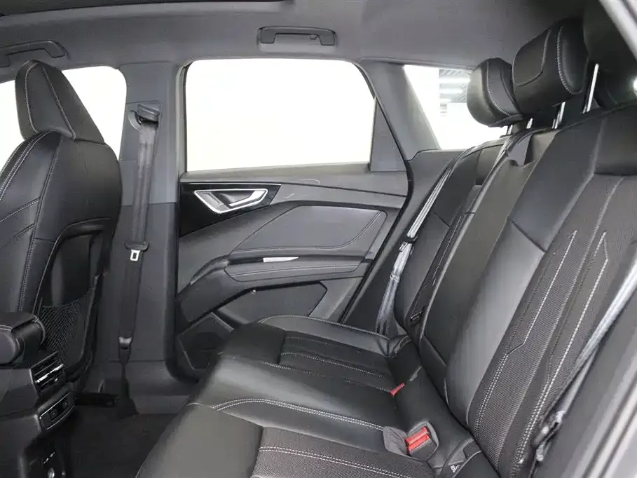 Audi Q4 e-tron — фото 10