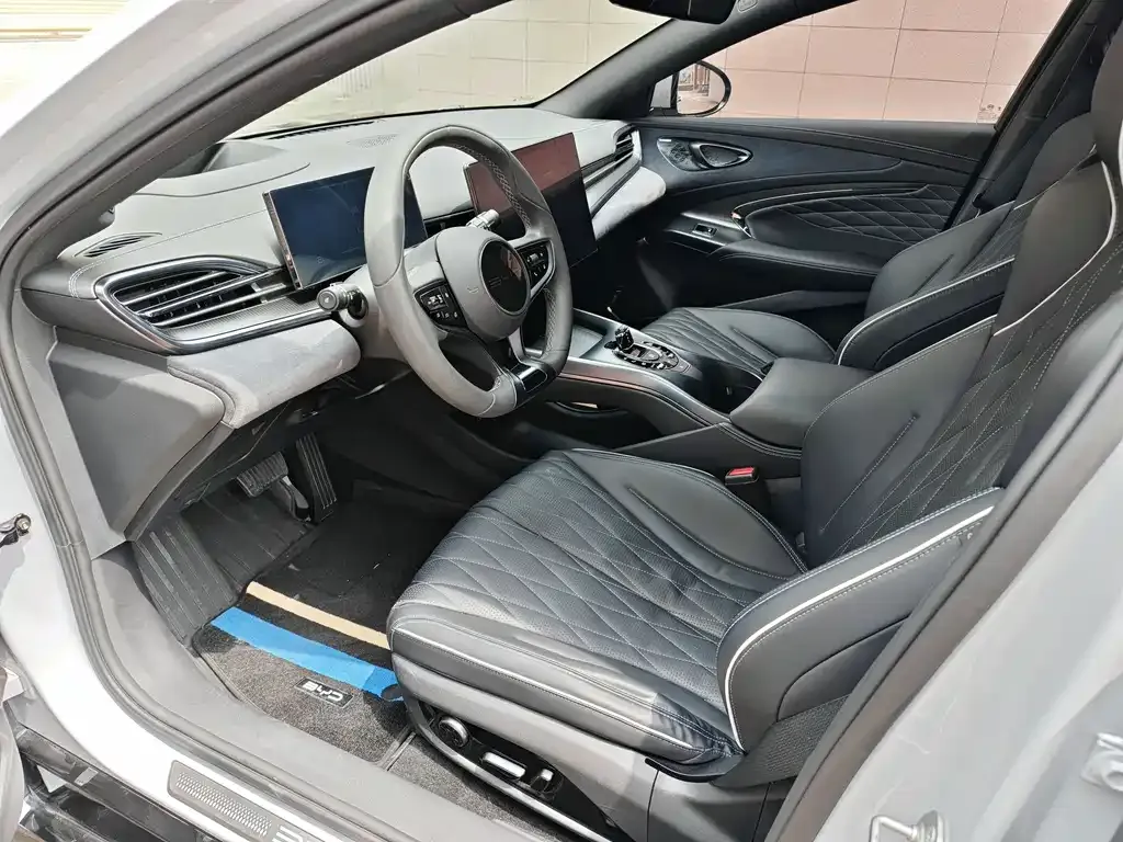 BYD Seal — фото 3