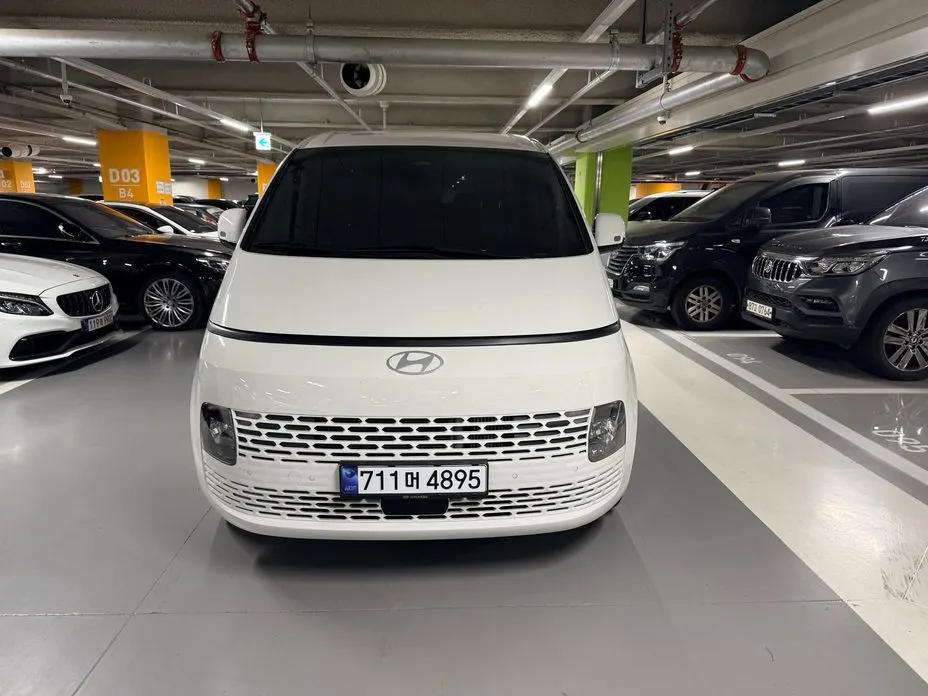 Hyundai Staria