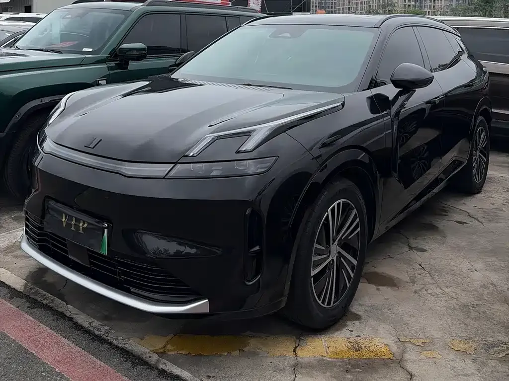 Lynk & Co 08 EM-P