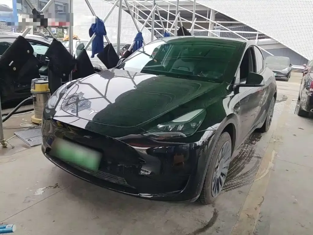 Tesla Model Y — фото 1
