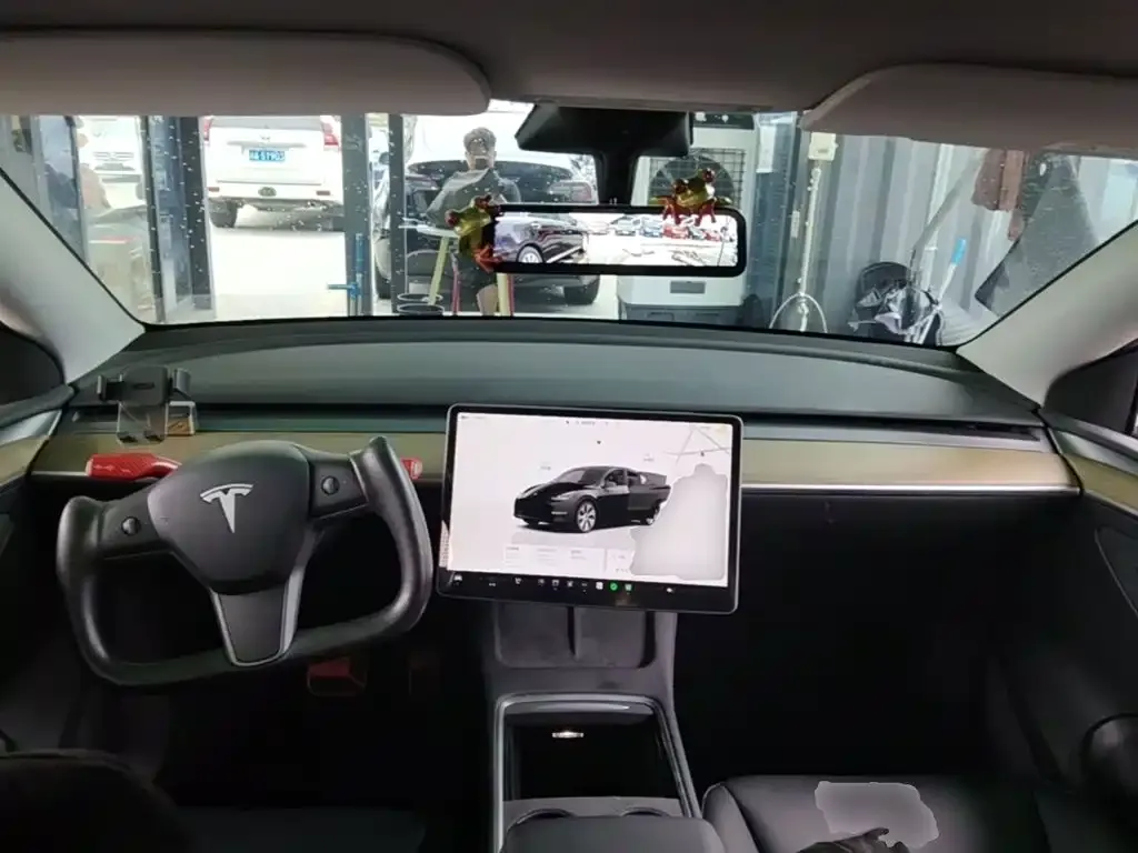 Tesla Model Y — фото 3