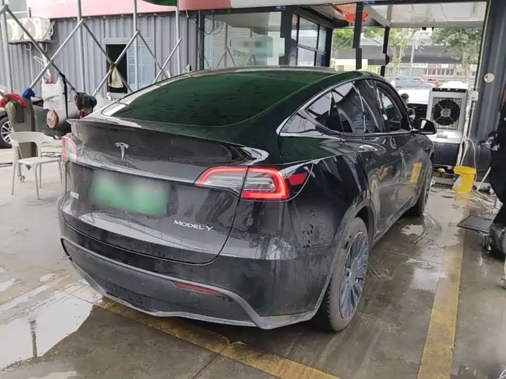 Tesla Model Y — фото 6