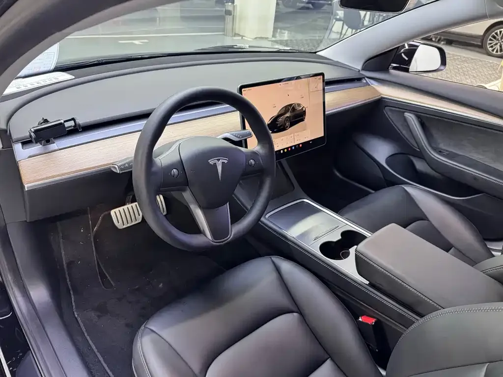 Tesla Model 3 — фото 3