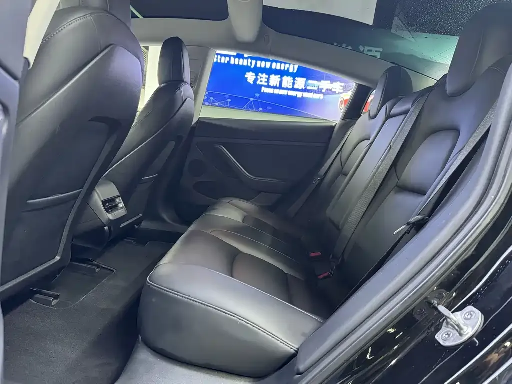 Tesla Model 3 — фото 10
