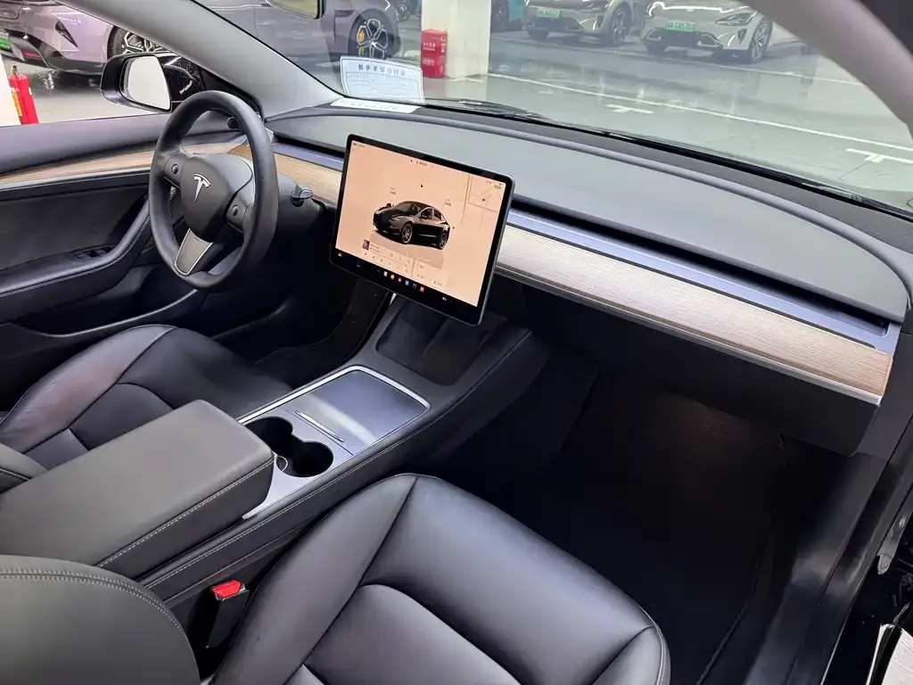 Tesla Model 3 — фото 8