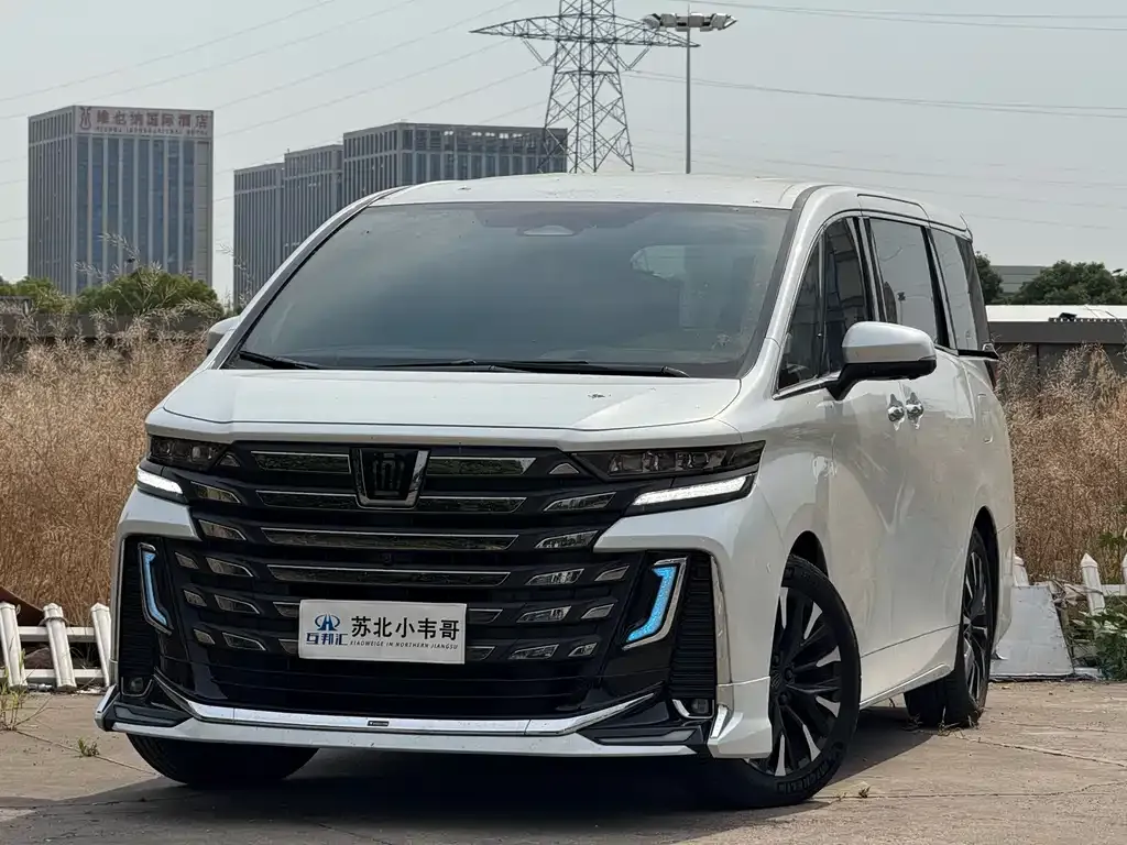 Toyota Vellfire — фото 1