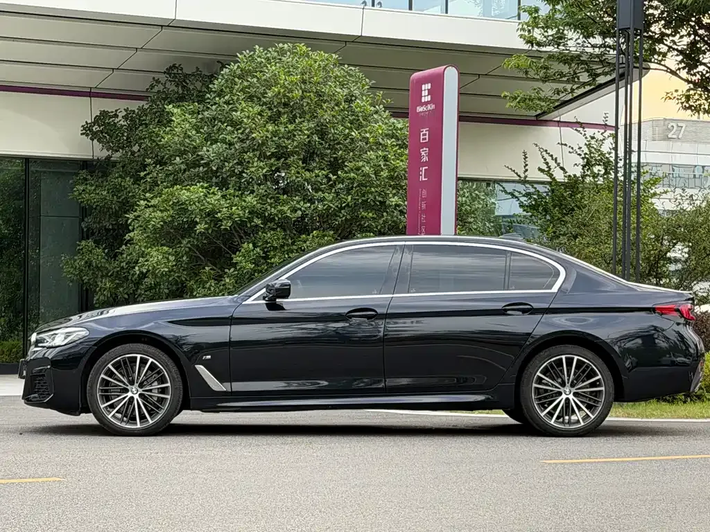 BMW 5 Series — фото 7