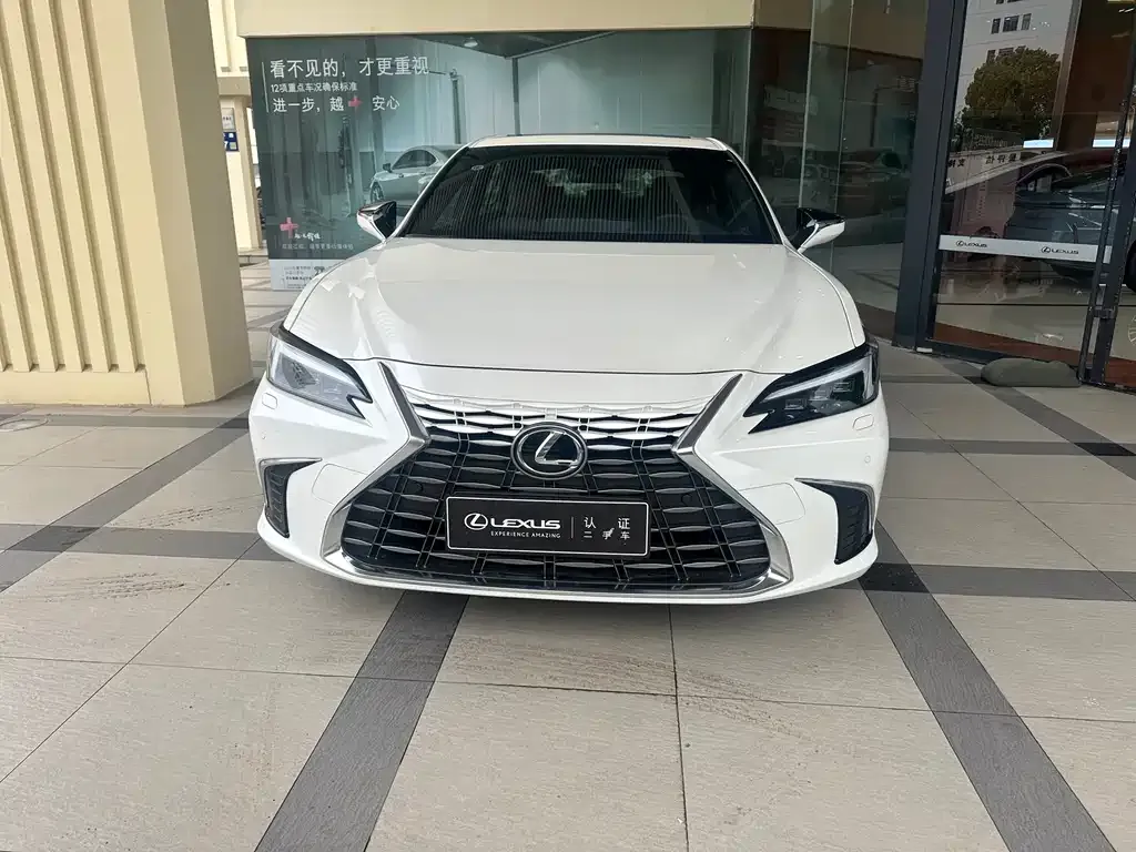 Lexus ES — фото 1