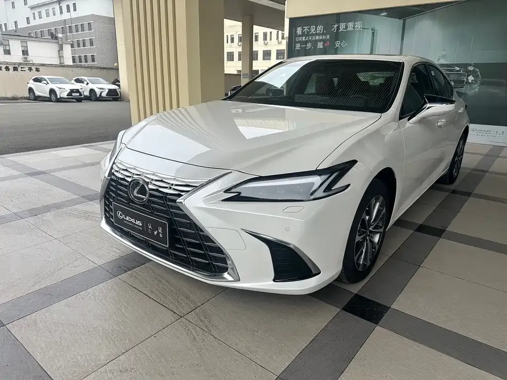 Lexus ES — фото 5